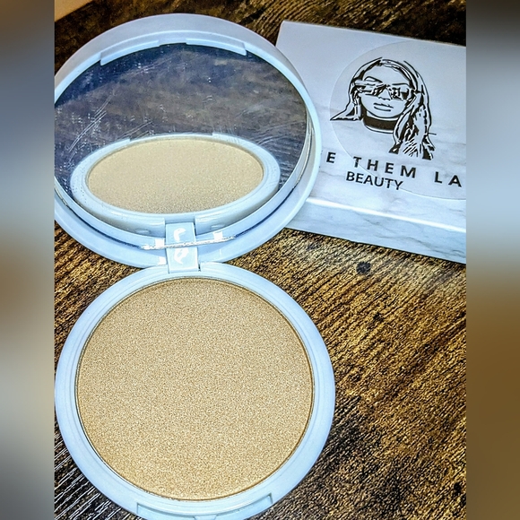 5/75$ GIVE THEM LALA BEAUTY Pressed Highlighter in Showstopper - Picture 9 of 13